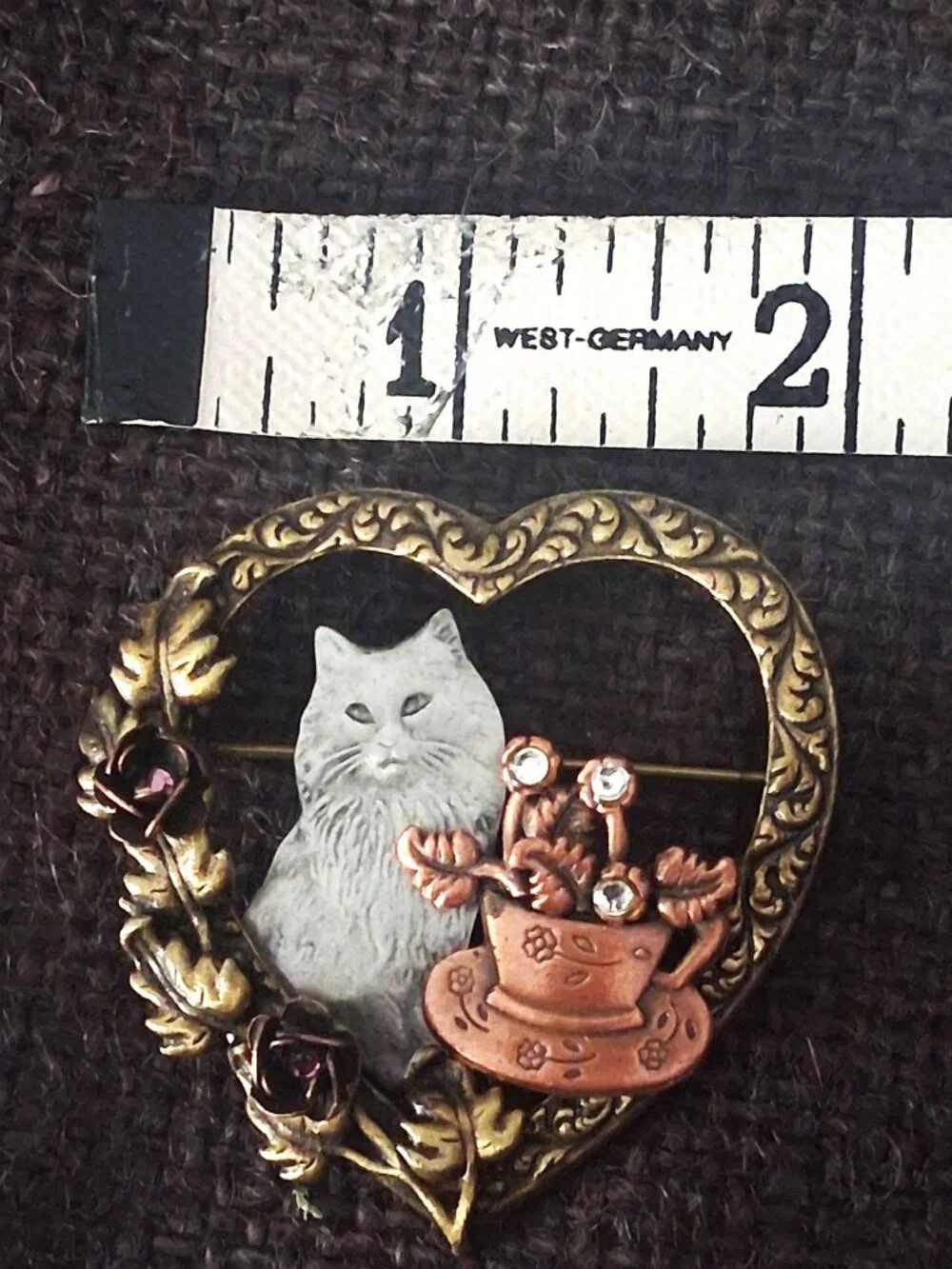 VTG KC Tri-Color Metal Cat & Teacup Open Heart Brooch
